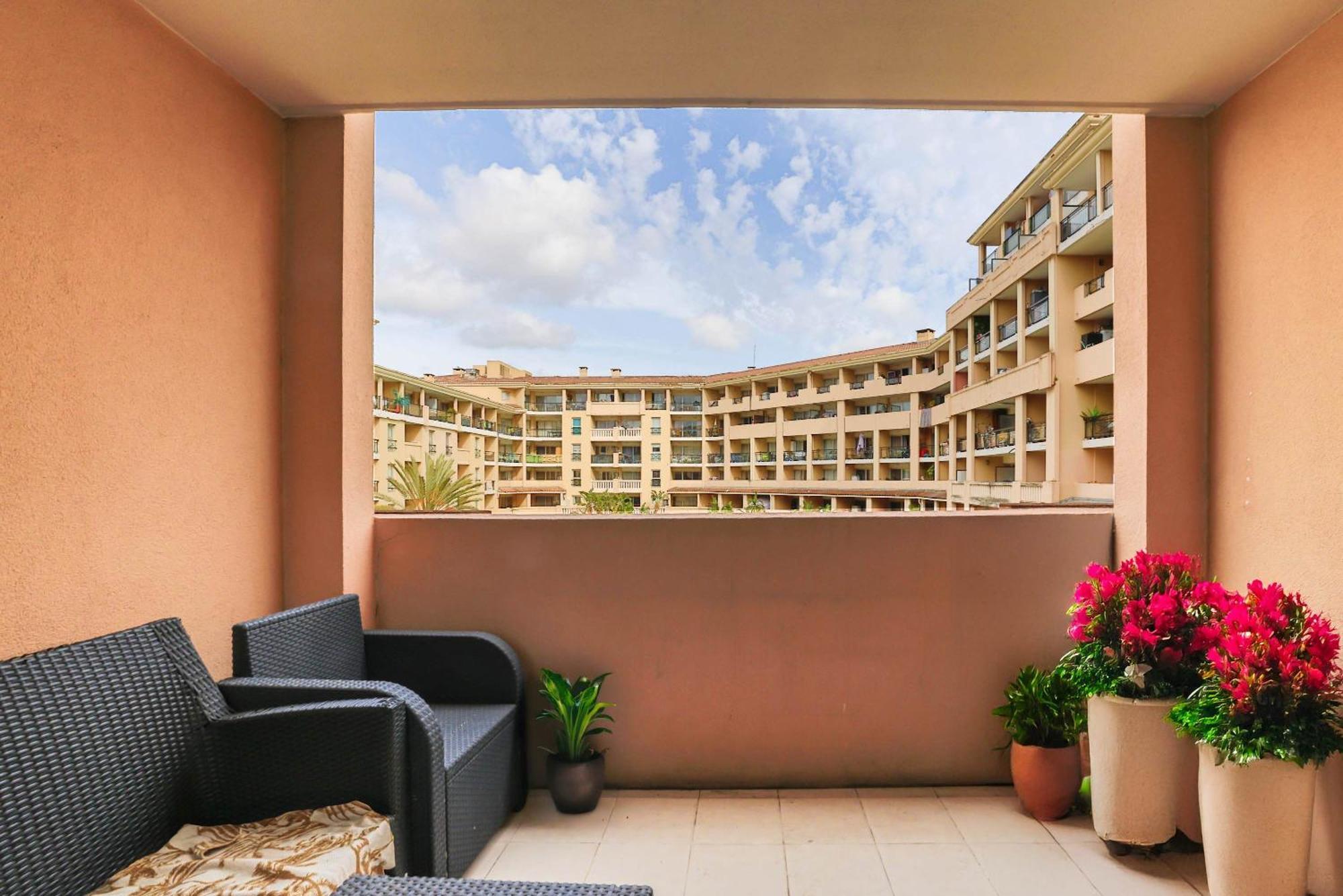Le 380 - Lumineux Balcon & Piscine Apartment
